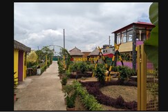Hungry Eyes & Garden Villa