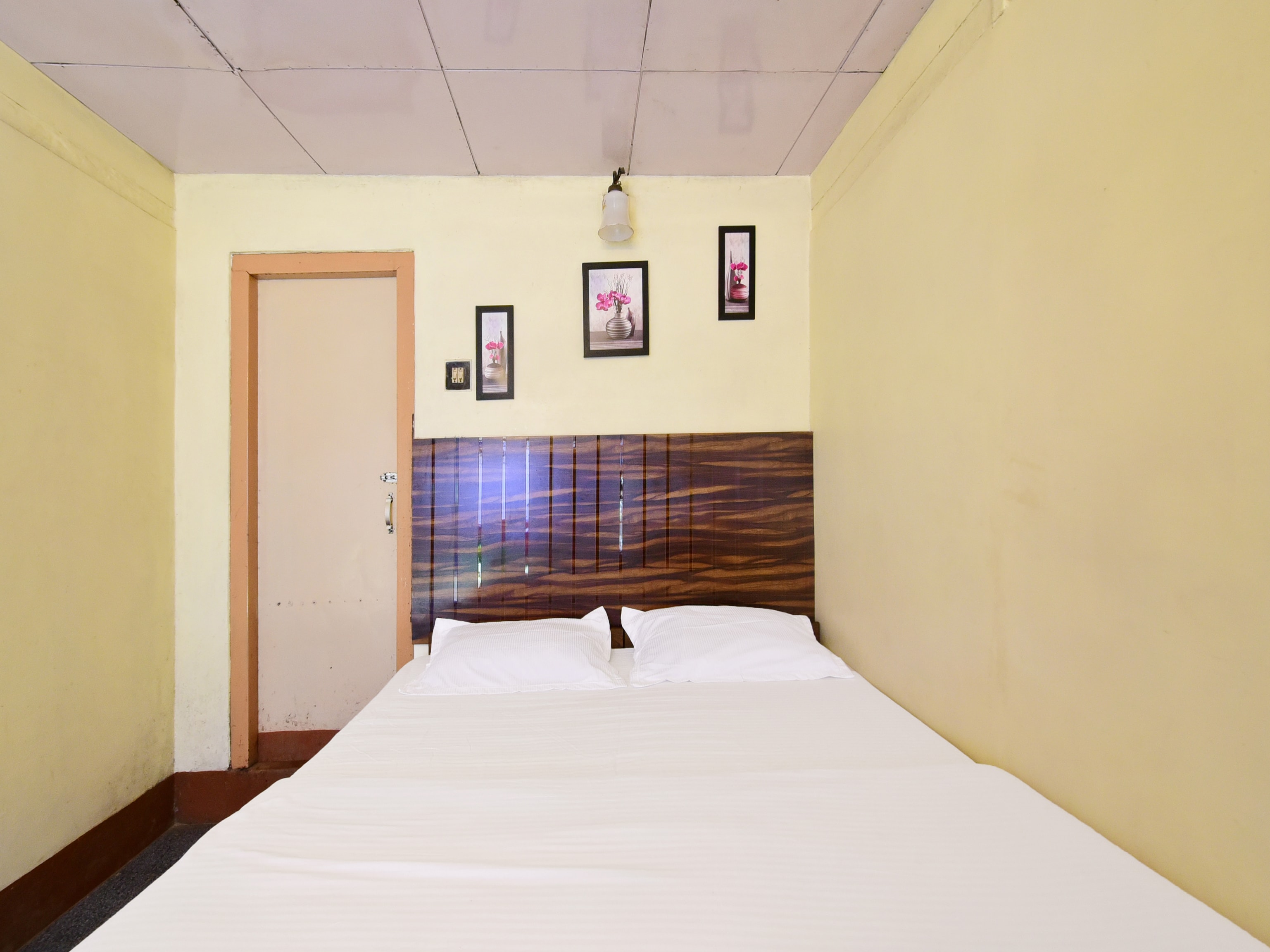 Hotel Sweekar Residency - Tap to explore photos