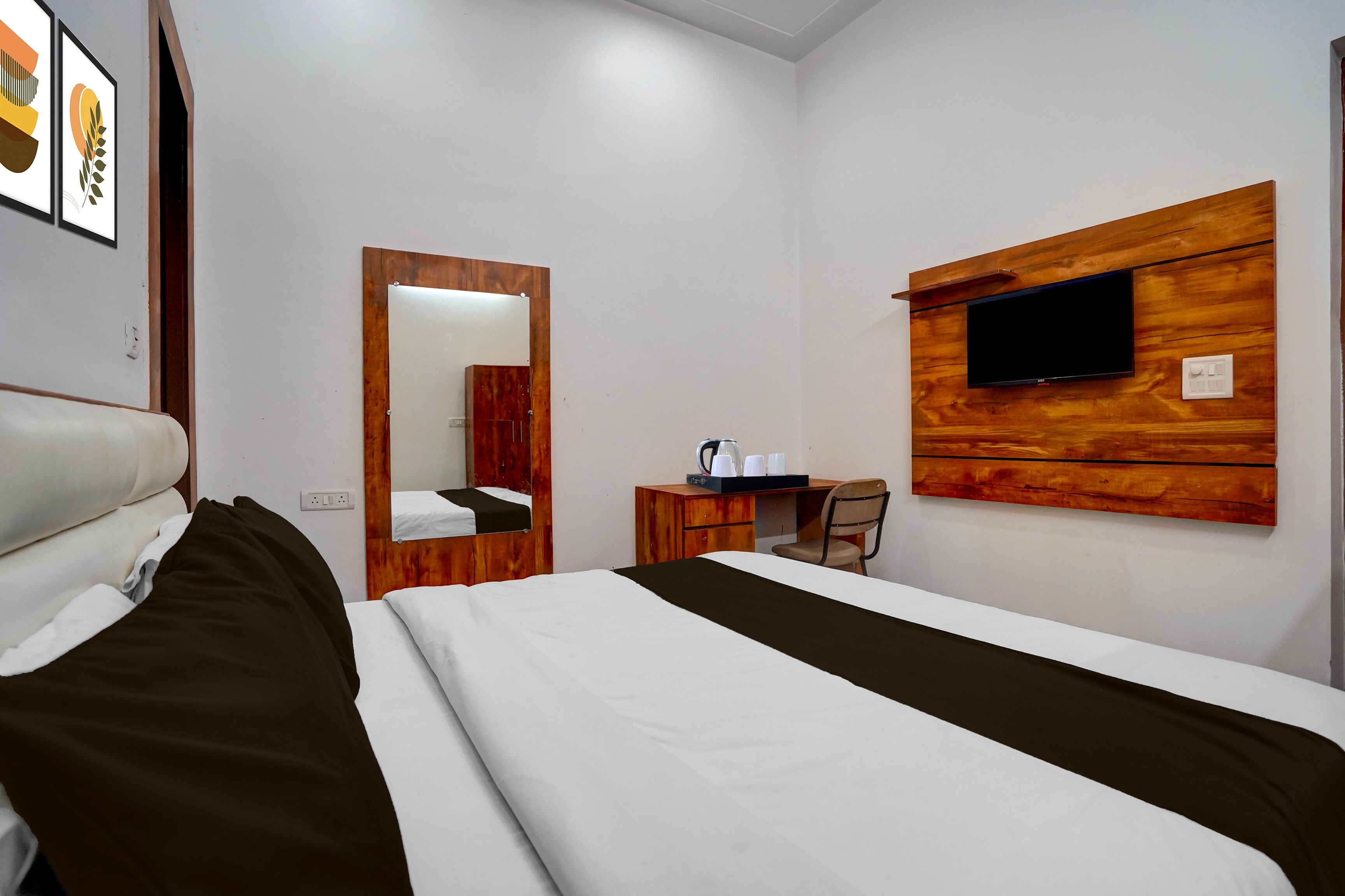 Super Hotel O Chhatrapati Shivaji Subharti Hospital Meerut Formerly Hotel Satyam - Tap to explore photos