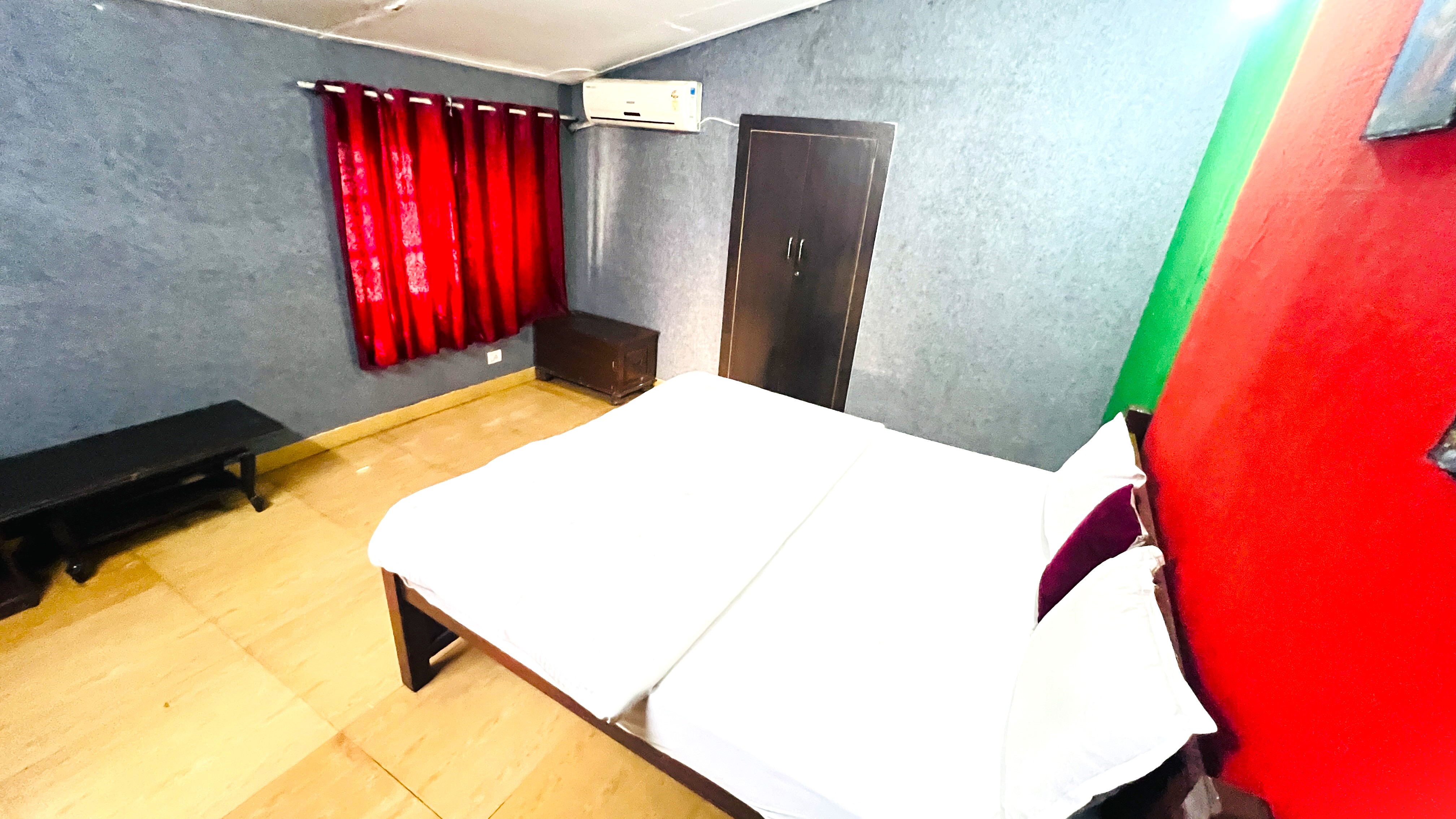 Hotel Sanand Heritage @Nakki Lake - Tap to explore photos
