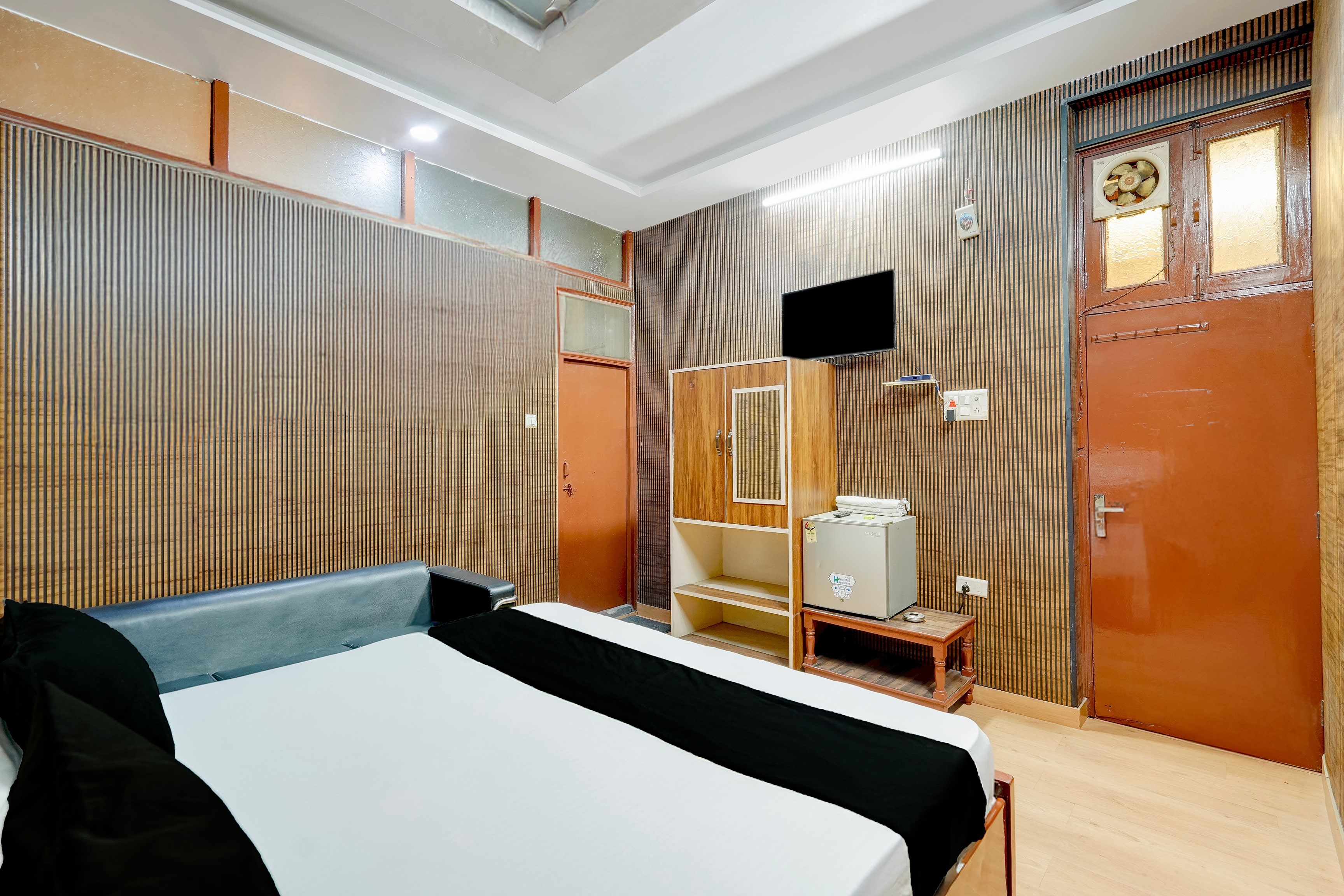 HOTEL O TIRUPATI - Tap to explore photos