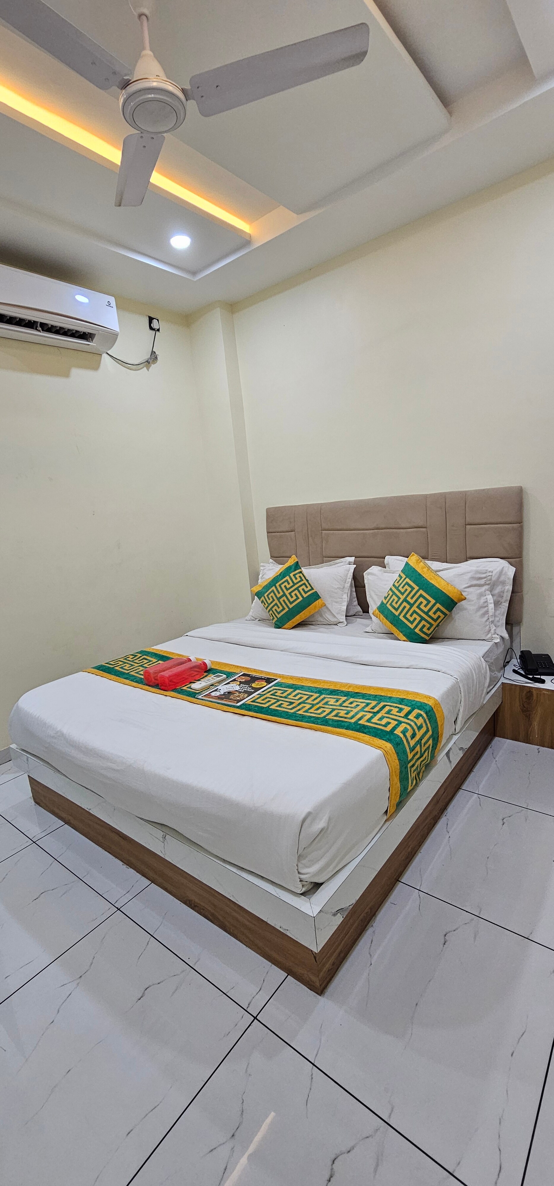 Hotel Mountain - Tap to explore photos