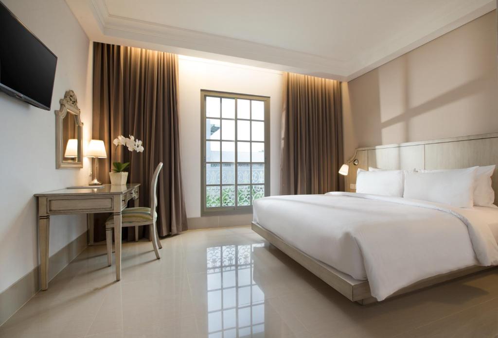 Hotel Santika Seminyak - Tap to explore photos