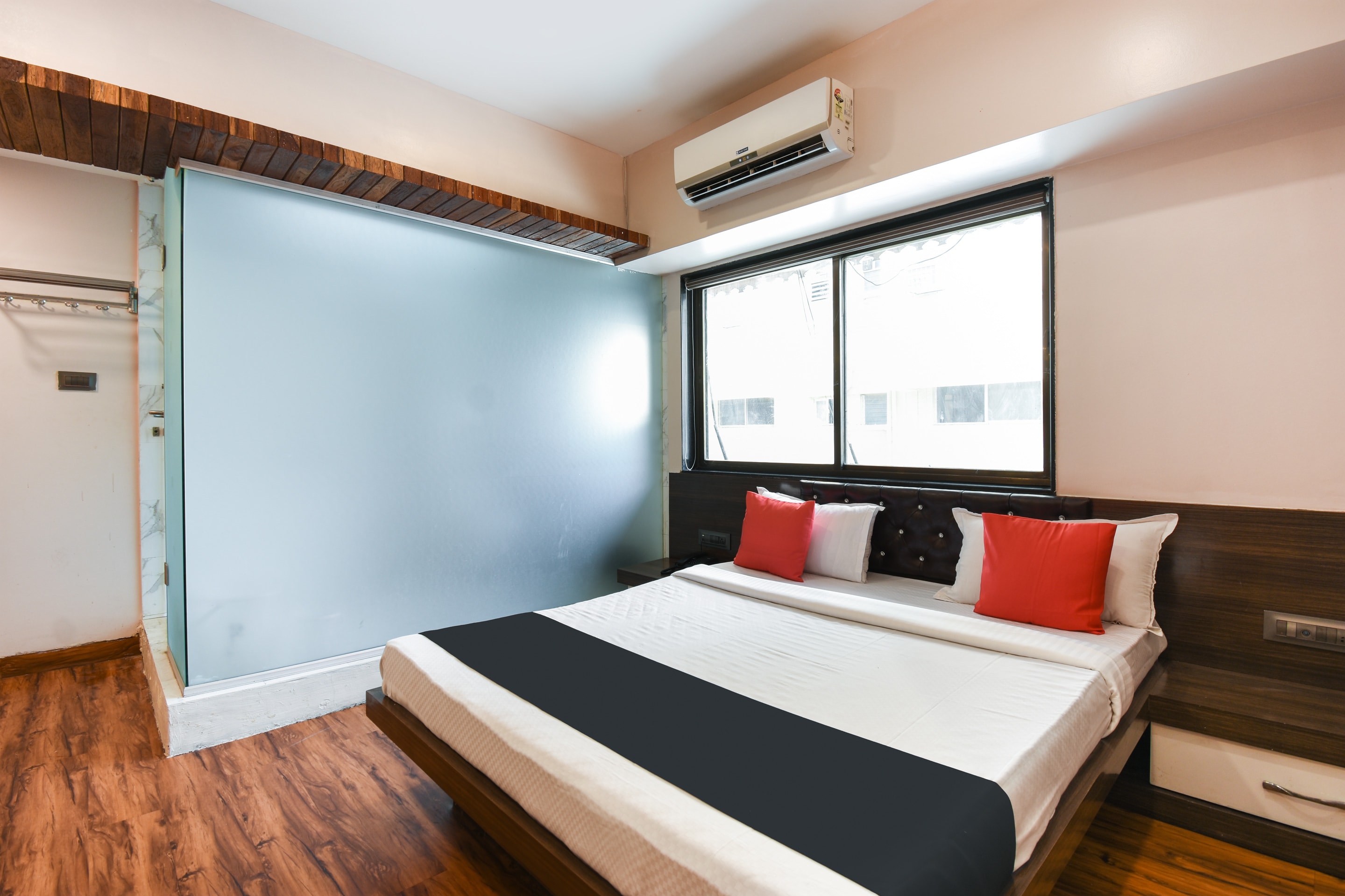 Hotel O Glory - Tap to explore photos