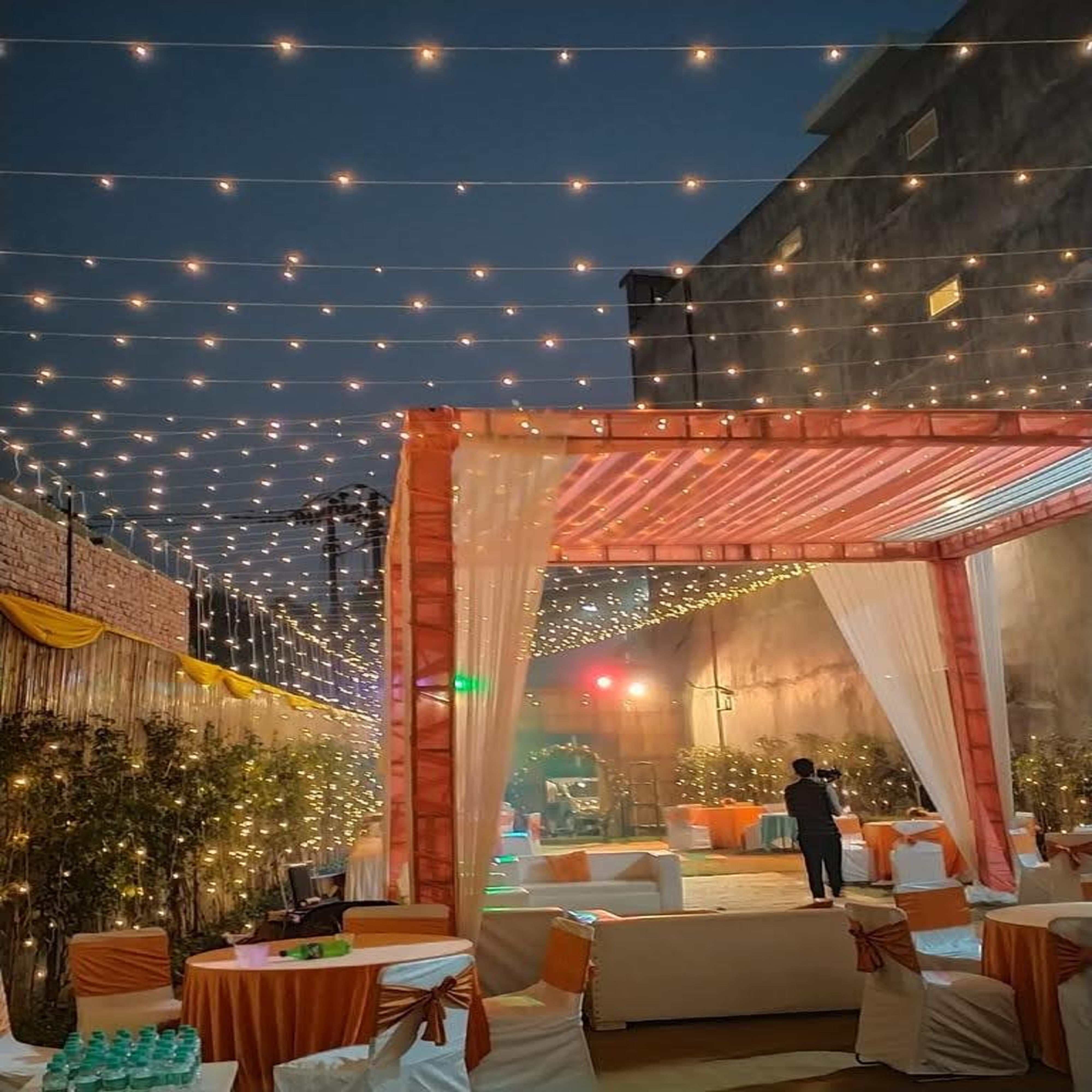 Hotel Lemon Suites & Banquet - Noida Sector 62 - Tap to explore photos