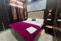 Raja Guest House, Near Railway Station