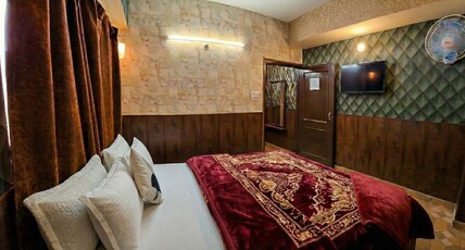 Anand Niketan Stays Room Type - Room with Kitchenette and living room