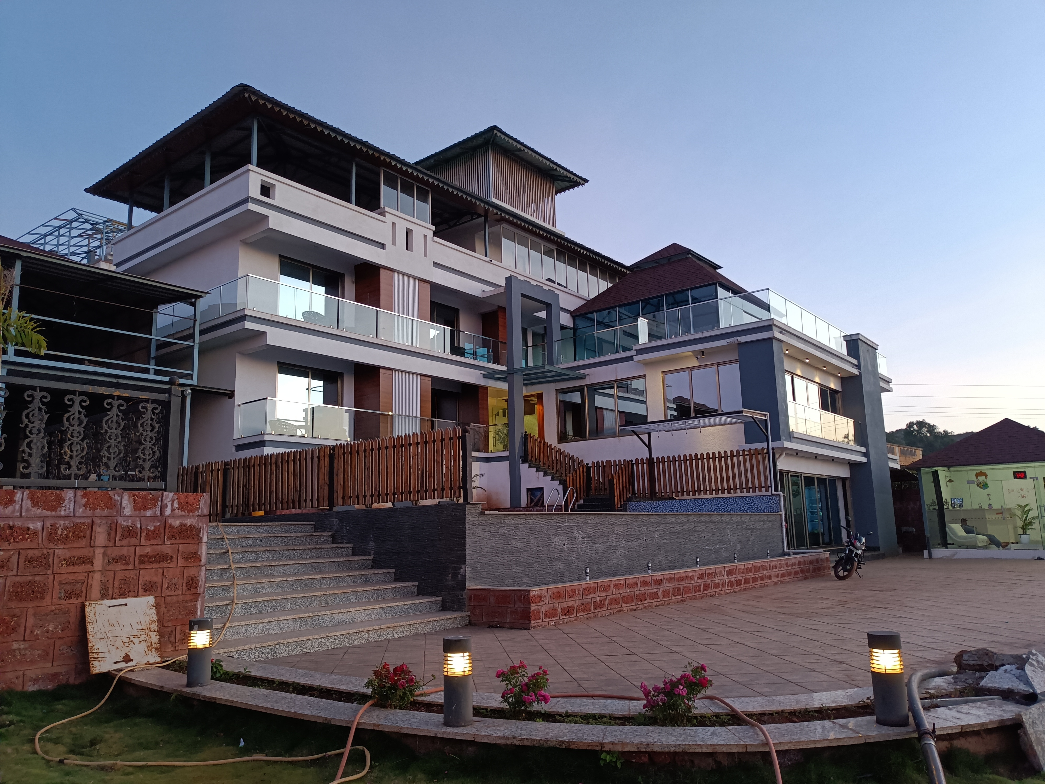 Arc Valley Resort Mahabaleshwar - Tap to explore photos