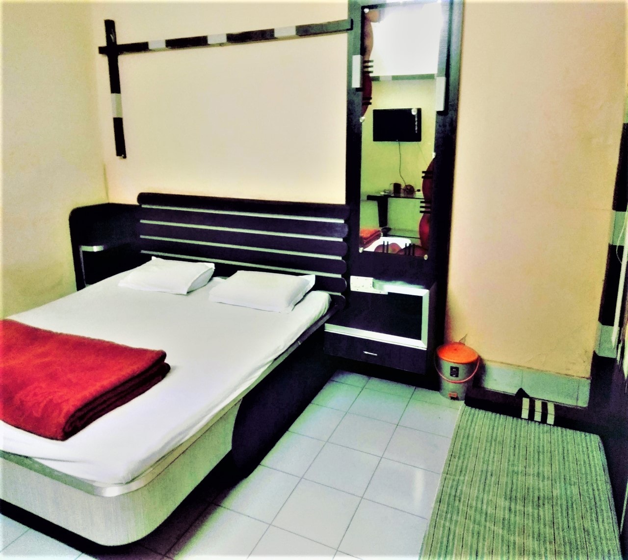 HOTEL SATKAR DELUXE - Tap to explore photos