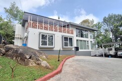 yERI - Modern Heritage Villa & Brew