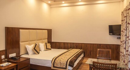 HOTEL DHARAMSHALA PARADISE Room Type - Super Deluxe Room (City or Valley View)