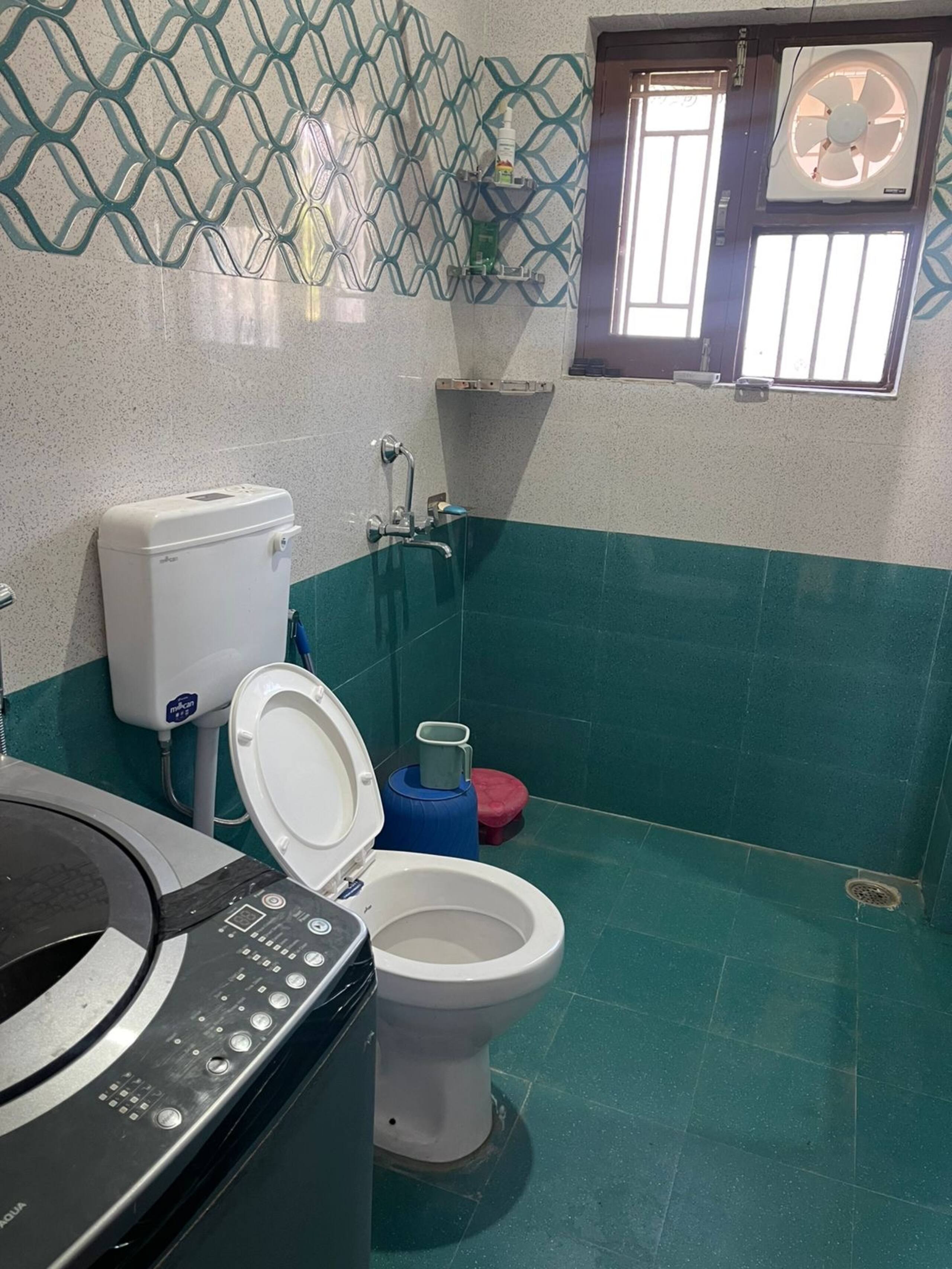 Luxurious One BHK Flat for rent Free parking - Tap to explore photos