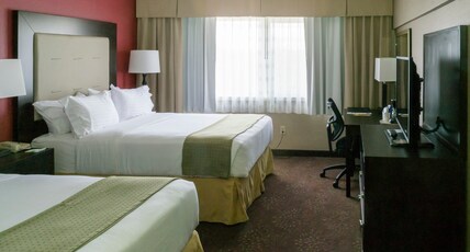 Holiday Inn BIG RAPIDS Room Type - 2 Queens Standard