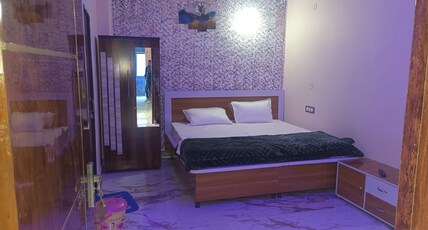 Hotel Leela palace Room Type - Standard Non AC Room