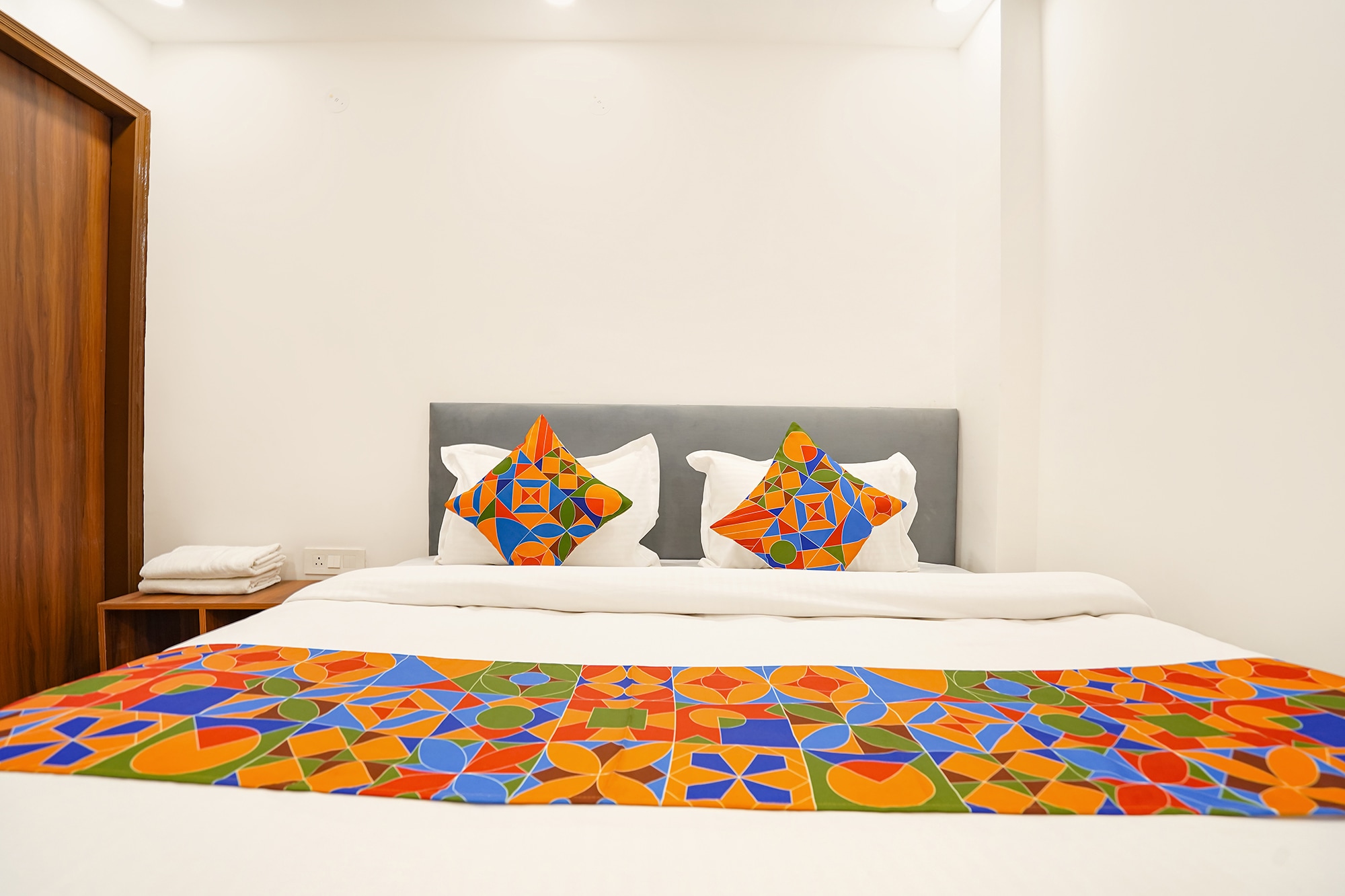FabHotel Ostan Stayz 15 - Noida Sector-15 - Tap to explore photos