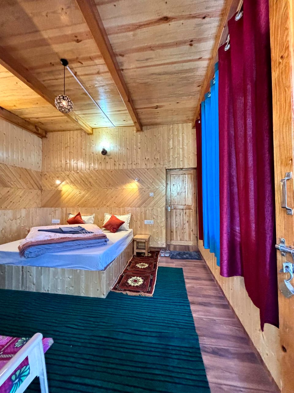 Dream Wood Cottage Jibhi - Tap to explore photos