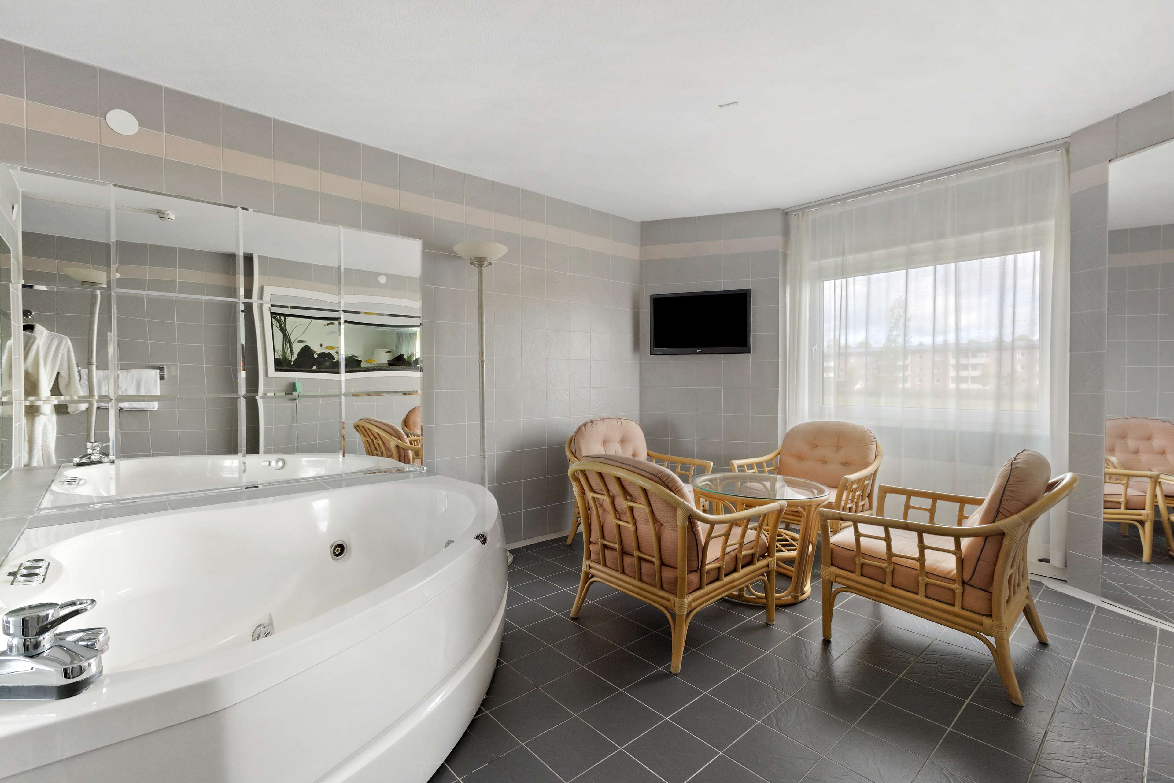 Best Western Hotel Scheele - Tap to explore photos