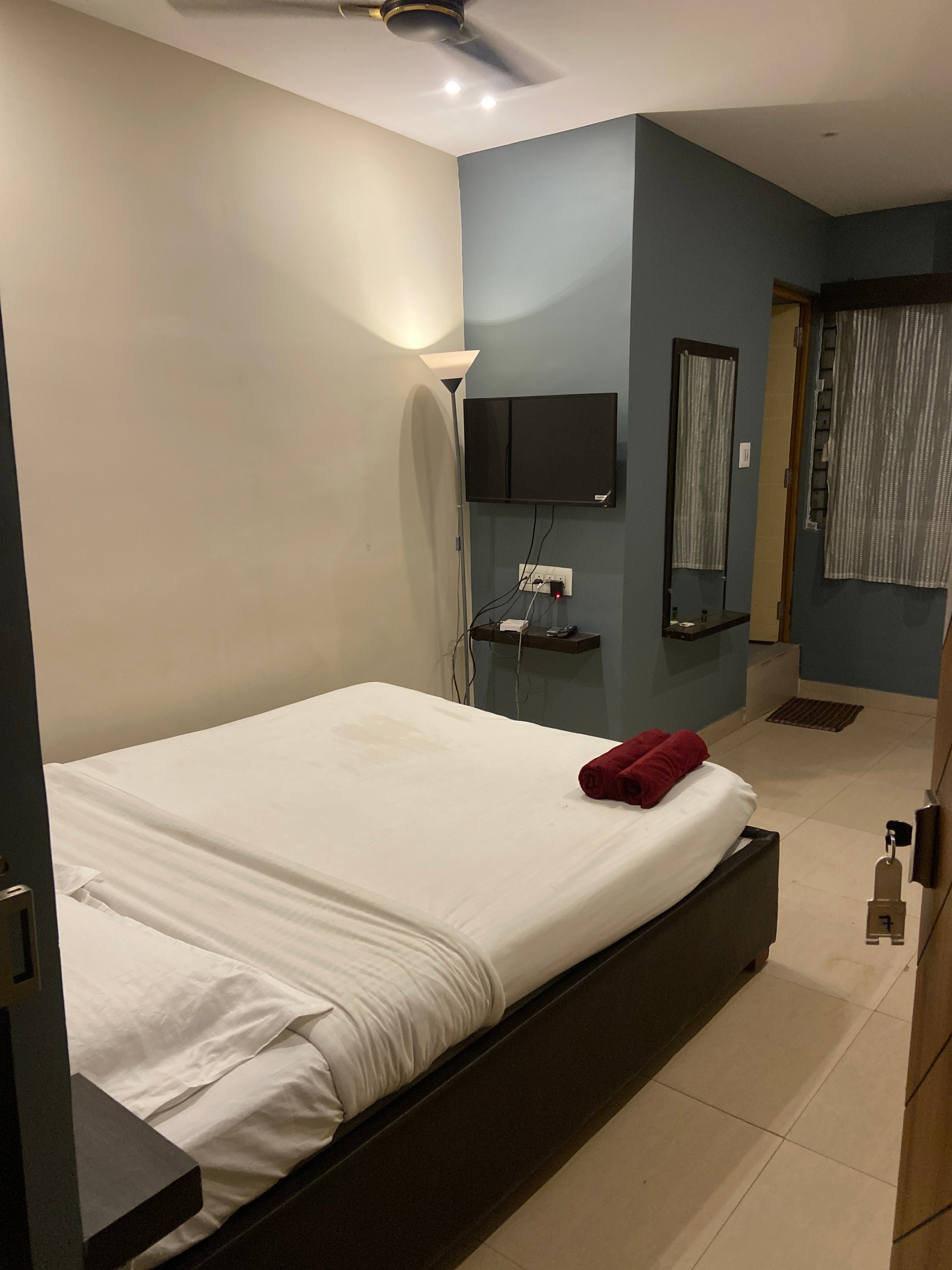 Max lodge - Tap to explore photos