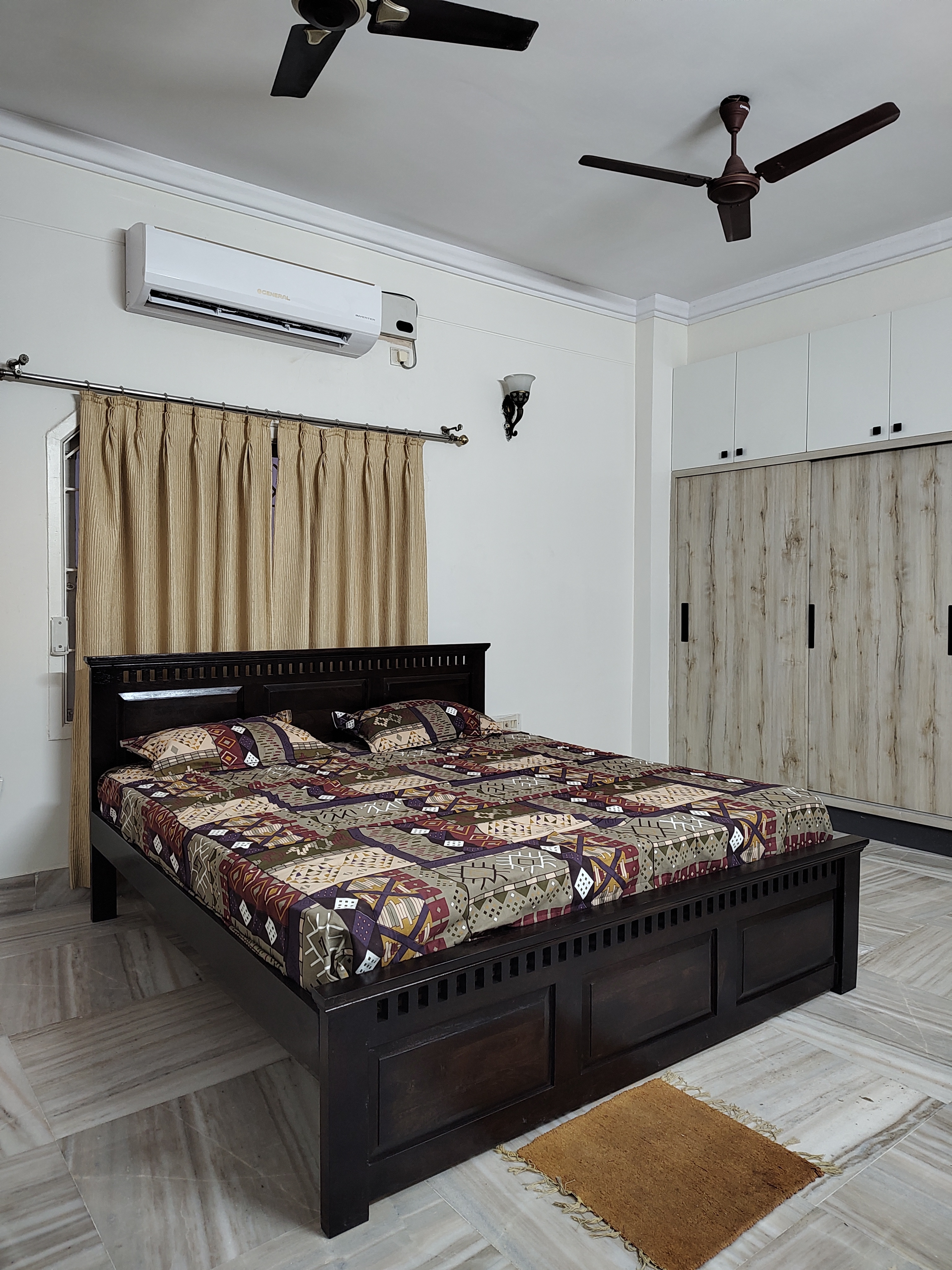 PJ 2 Luxury Home stay - Tap to explore photos