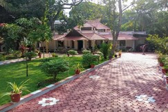 The Canaan | 5 mins walk to Beach