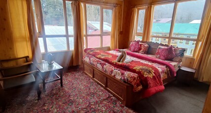 New Snow View Resort Room Type - Deluxe Double Bed Room