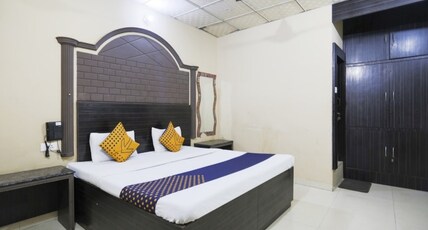 Ghanshyam Lodge Unit - 2 Room Type - Deluxe AC with Free Wifi