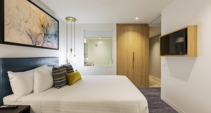 MERCURE CANBERRA BELCONNEN Room Type - Superior Room with 1 kingsize bed