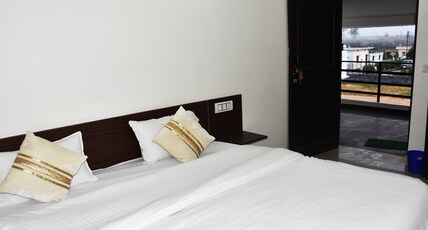 Bhavesh Home Stay Room Type - Deluxe room jungle view
