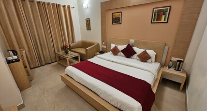 Hotel Crown Palace Room Type - Deluxe Room