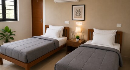 Z Express Einstein Room Type - Deluxe Twin | AC | WiFi