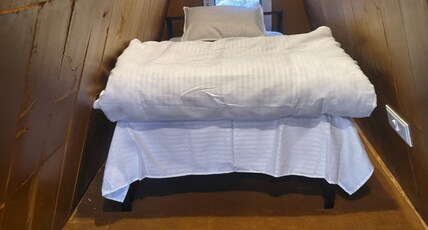 Chilux Manali Room Type - Private balcony bed