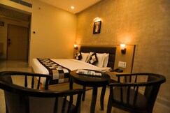 Hotel Aarunya Royale