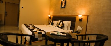 Hotel Aarunya Royale