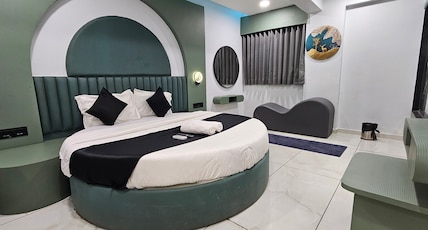 Hotel HR King Room Type - Jacuzzi Round Bed Room
