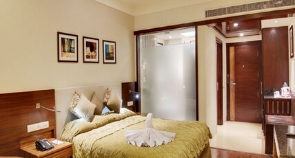 The Golden Palm Hotel and Spa Delhi Room Type - DELUXE KING SIZE BED