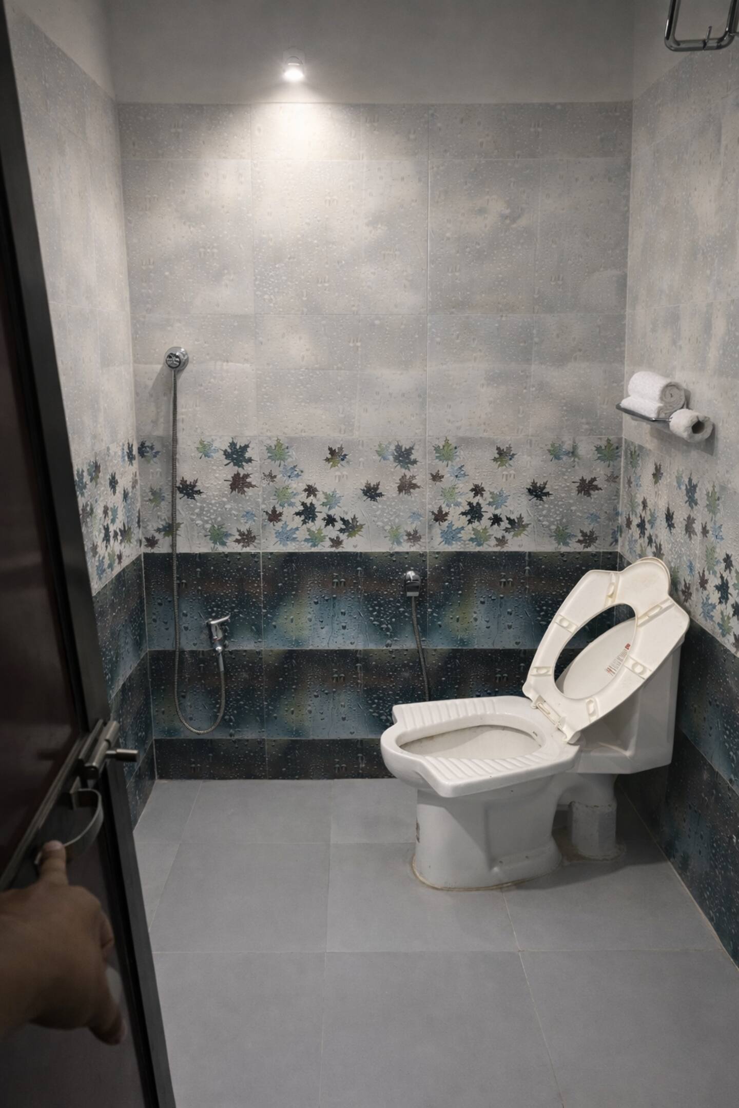 1BHK w AC Balcony Rooftop Jhula Kitchen - Tap to explore photos