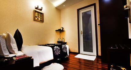 Kama International Room Type - Deluxe Single Bed / Twin Bedroom