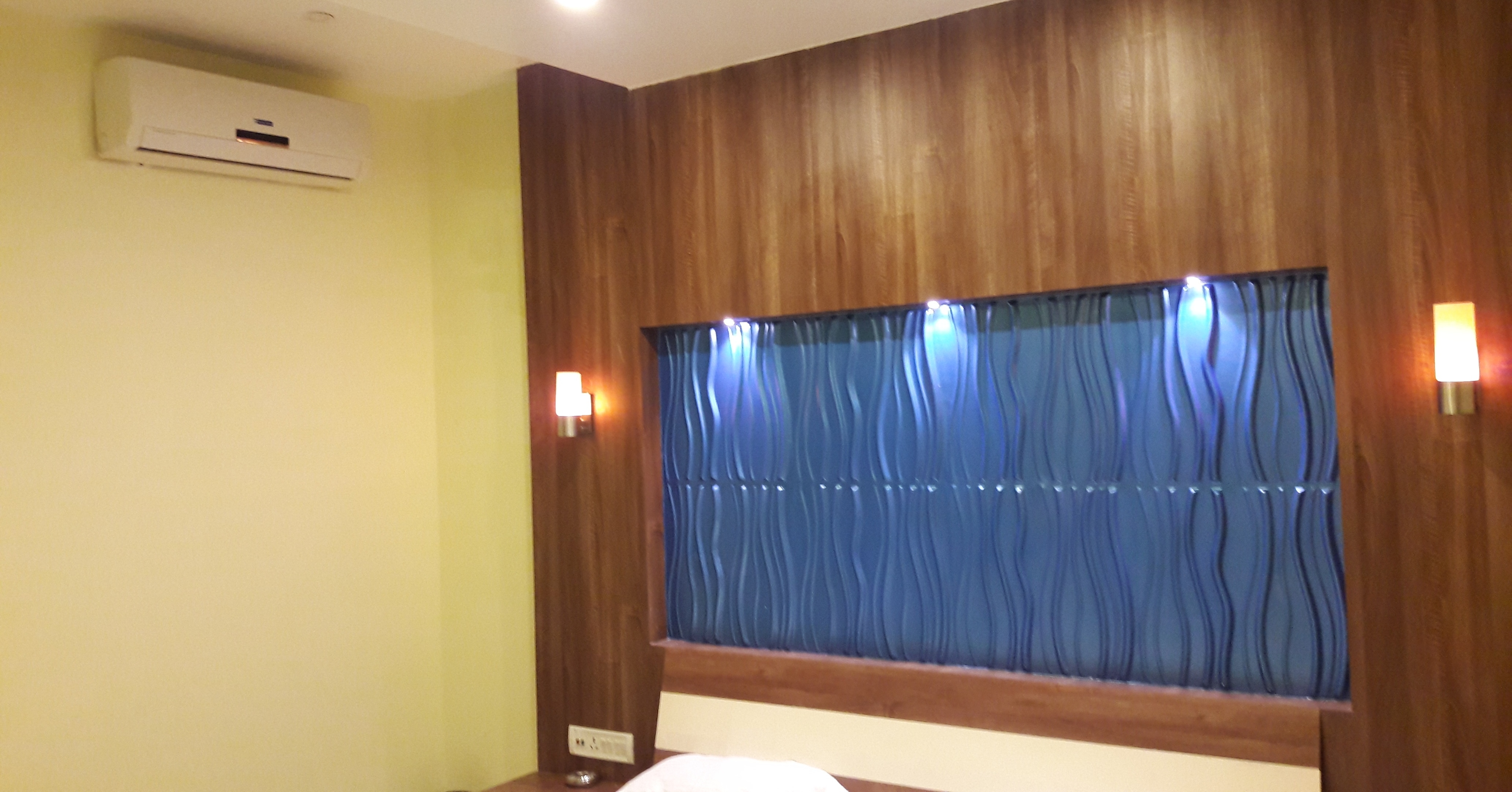 Hotel Savoy - Tap to explore photos