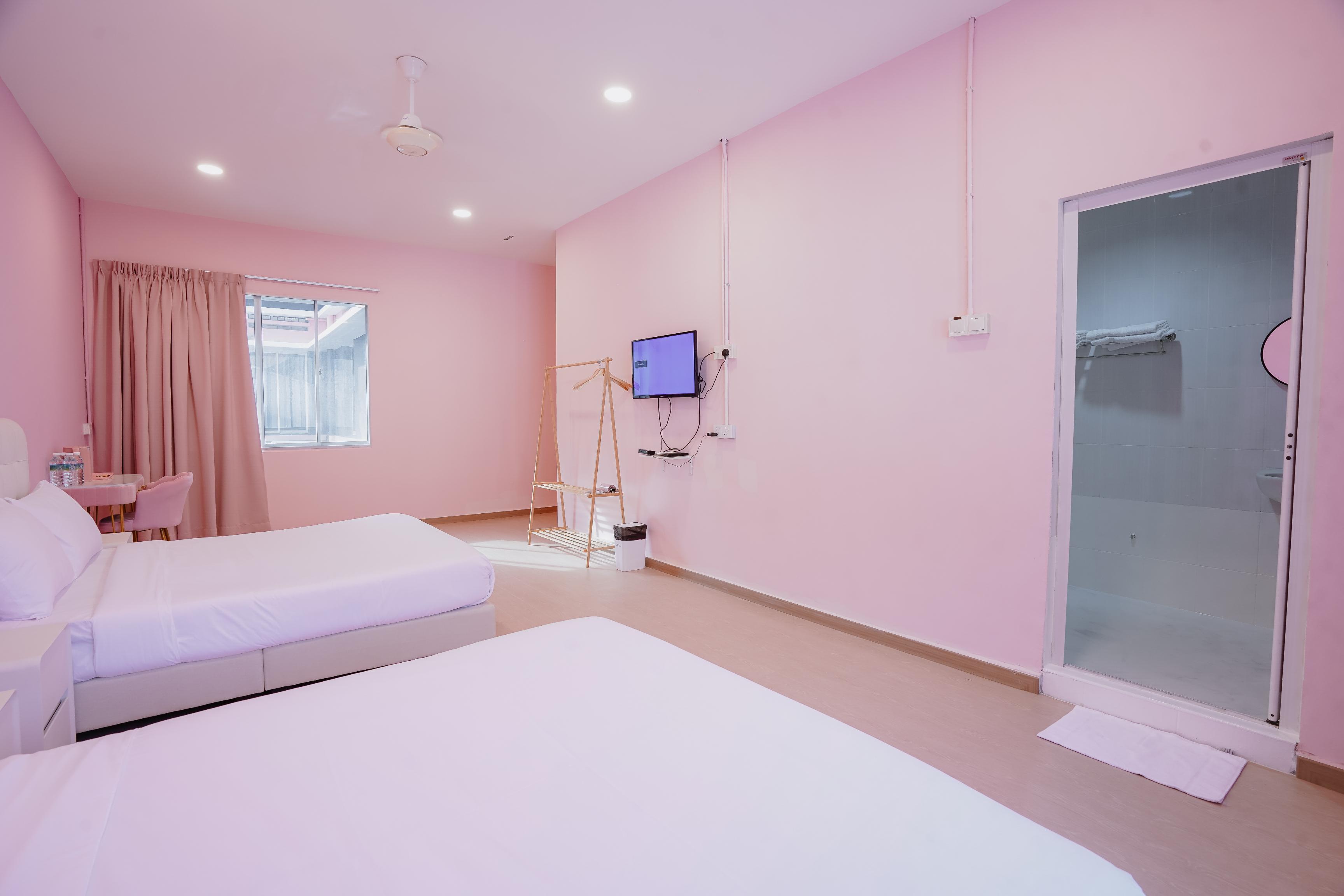Palette Pink Cabana George Town - Tap to explore photos