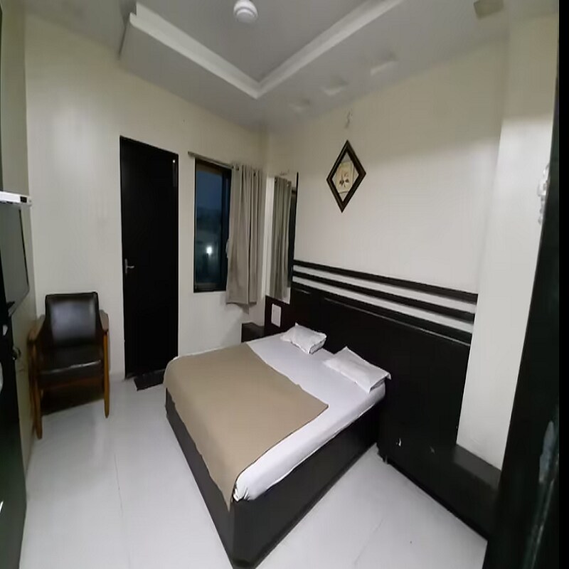 Hotel Sai Suman Executive - Tap to explore photos