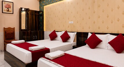Hotel Siyaram Ashray Room Type - Deluxe family room(2 king bed) Hotel Siyaram Ashray Room Type - Deluxe family room(2 king bed)