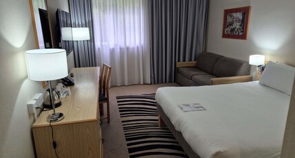 Novotel Manchester West Room Type - Standard Room with 1 queen size double bed