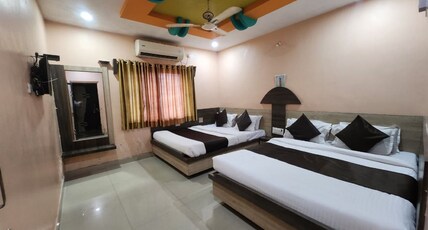 Hotel Sai Laxmi Room Type - Family Four Bed Room A.C