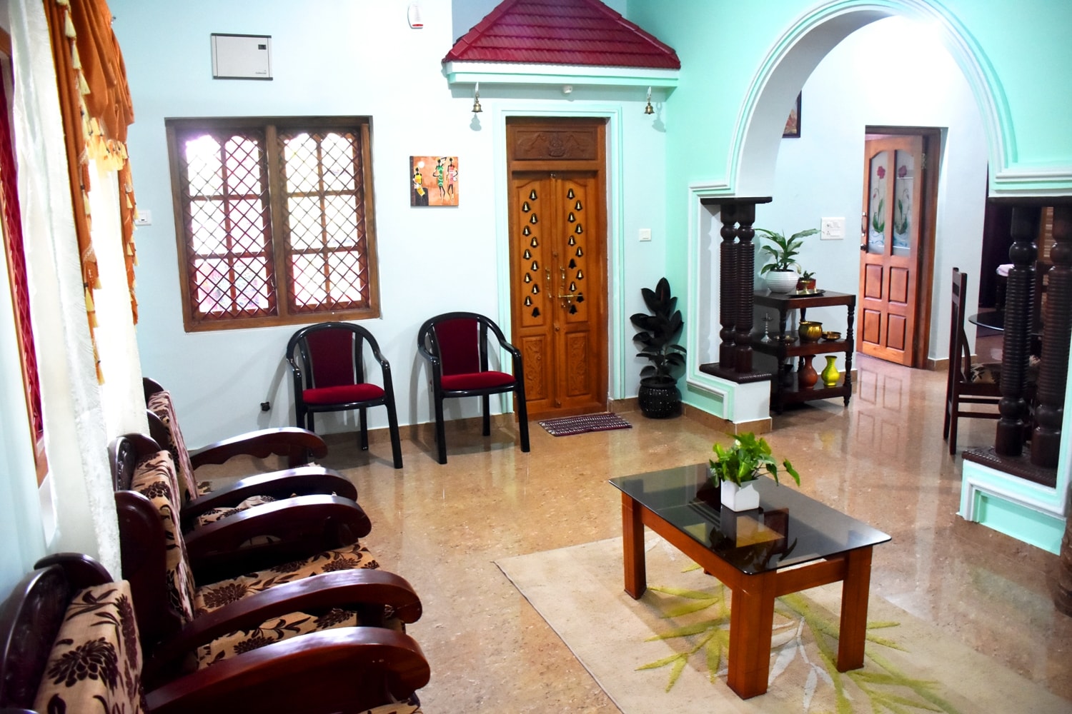 Holidayincoorg Royal Mansion - Tap to explore photos