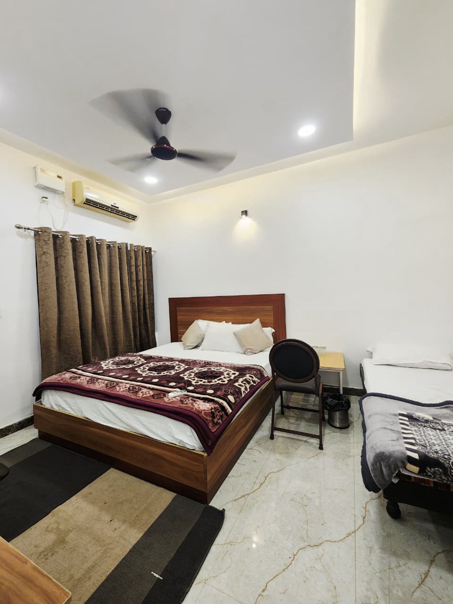 Chandravilla Stay Rooms Restaurant - Tap to explore photos