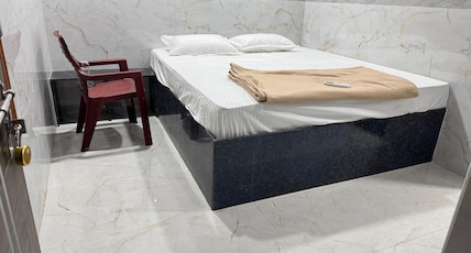Dhruthi Residency Room Type - Luxury room 1