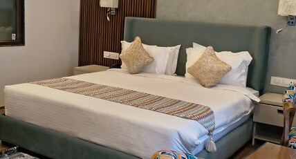 EMROZ KINGS RESORT Room Type - Deluxe Room with Balcony