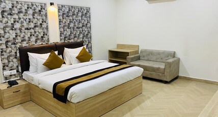 Hotel Shree JI Palace Room Type - Luxury Room with Balcony