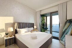 ELIVAAS Curated Luxury 3B and maids Burj View, Steps to Dubai