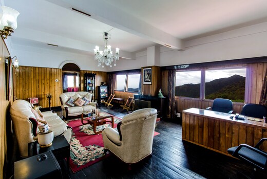 Central Gleneagles  Heritage Resort The Mall Road